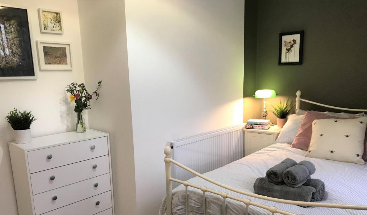 Stylish Modern 3-Bed House Nr Manchester City Ctr ホワイトフィールド エクステリア 写真