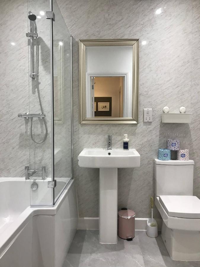 Stylish Modern 3-Bed House Nr Manchester City Ctr ホワイトフィールド エクステリア 写真