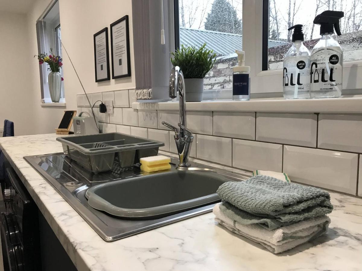 Stylish Modern 3-Bed House Nr Manchester City Ctr ホワイトフィールド エクステリア 写真