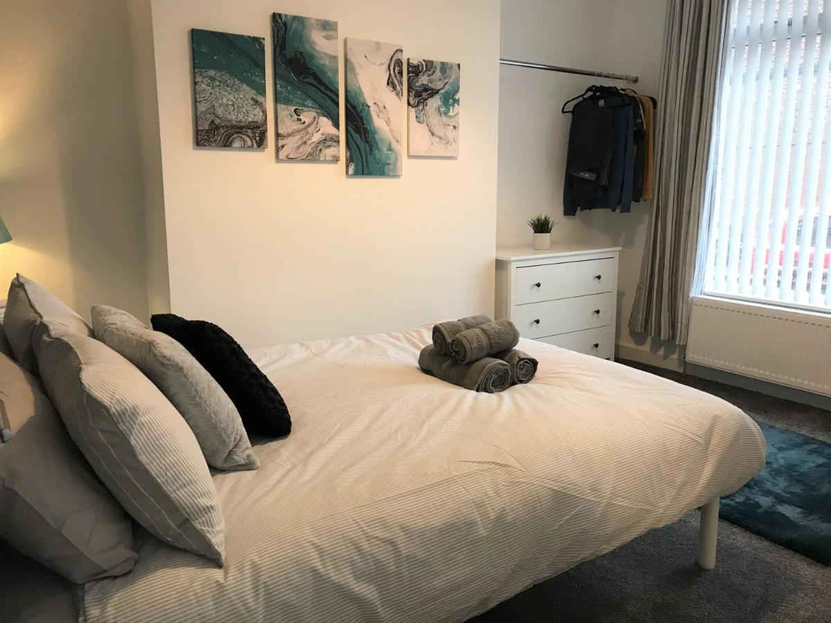Stylish Modern 3-Bed House Nr Manchester City Ctr ホワイトフィールド エクステリア 写真