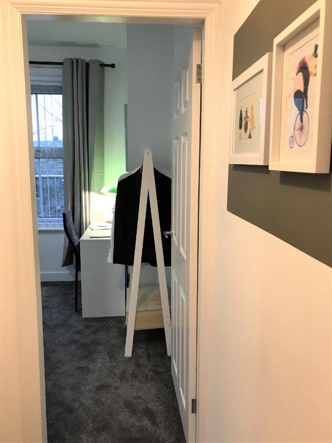 Stylish Modern 3-Bed House Nr Manchester City Ctr ホワイトフィールド エクステリア 写真