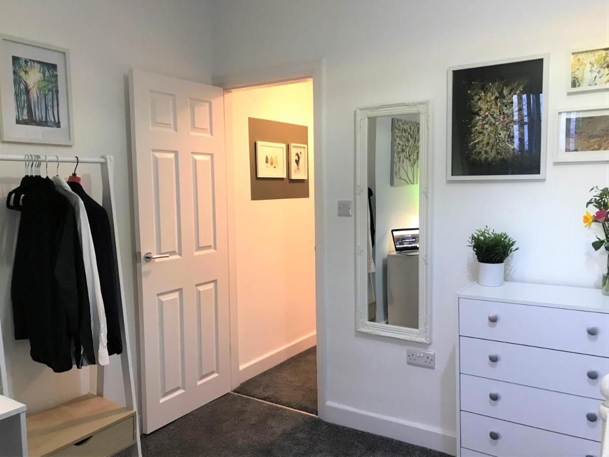 Stylish Modern 3-Bed House Nr Manchester City Ctr ホワイトフィールド エクステリア 写真