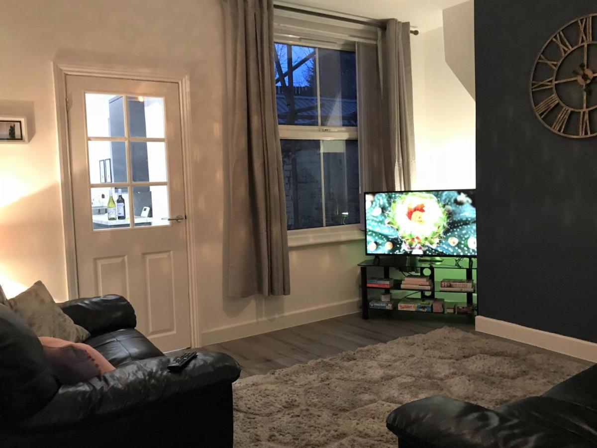 Stylish Modern 3-Bed House Nr Manchester City Ctr ホワイトフィールド エクステリア 写真