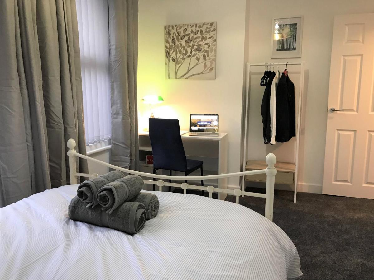 Stylish Modern 3-Bed House Nr Manchester City Ctr ホワイトフィールド エクステリア 写真