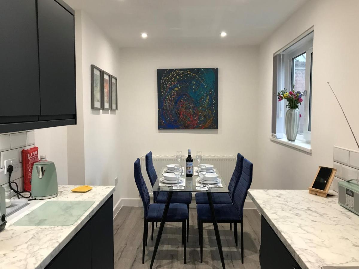 Stylish Modern 3-Bed House Nr Manchester City Ctr ホワイトフィールド エクステリア 写真