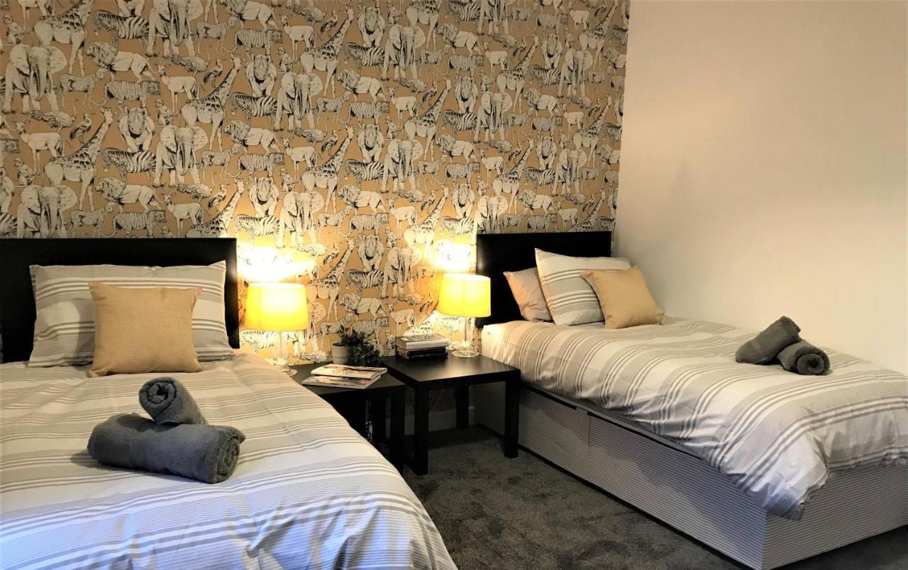 Stylish Modern 3-Bed House Nr Manchester City Ctr ホワイトフィールド エクステリア 写真