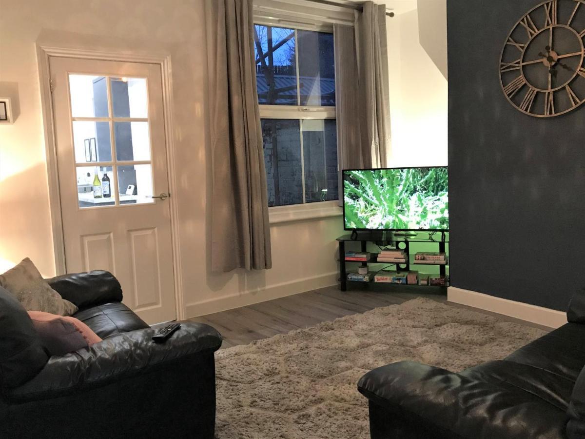 Stylish Modern 3-Bed House Nr Manchester City Ctr ホワイトフィールド エクステリア 写真