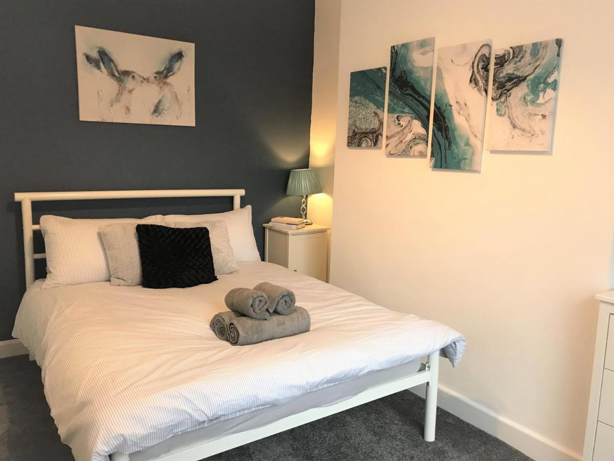 Stylish Modern 3-Bed House Nr Manchester City Ctr ホワイトフィールド エクステリア 写真