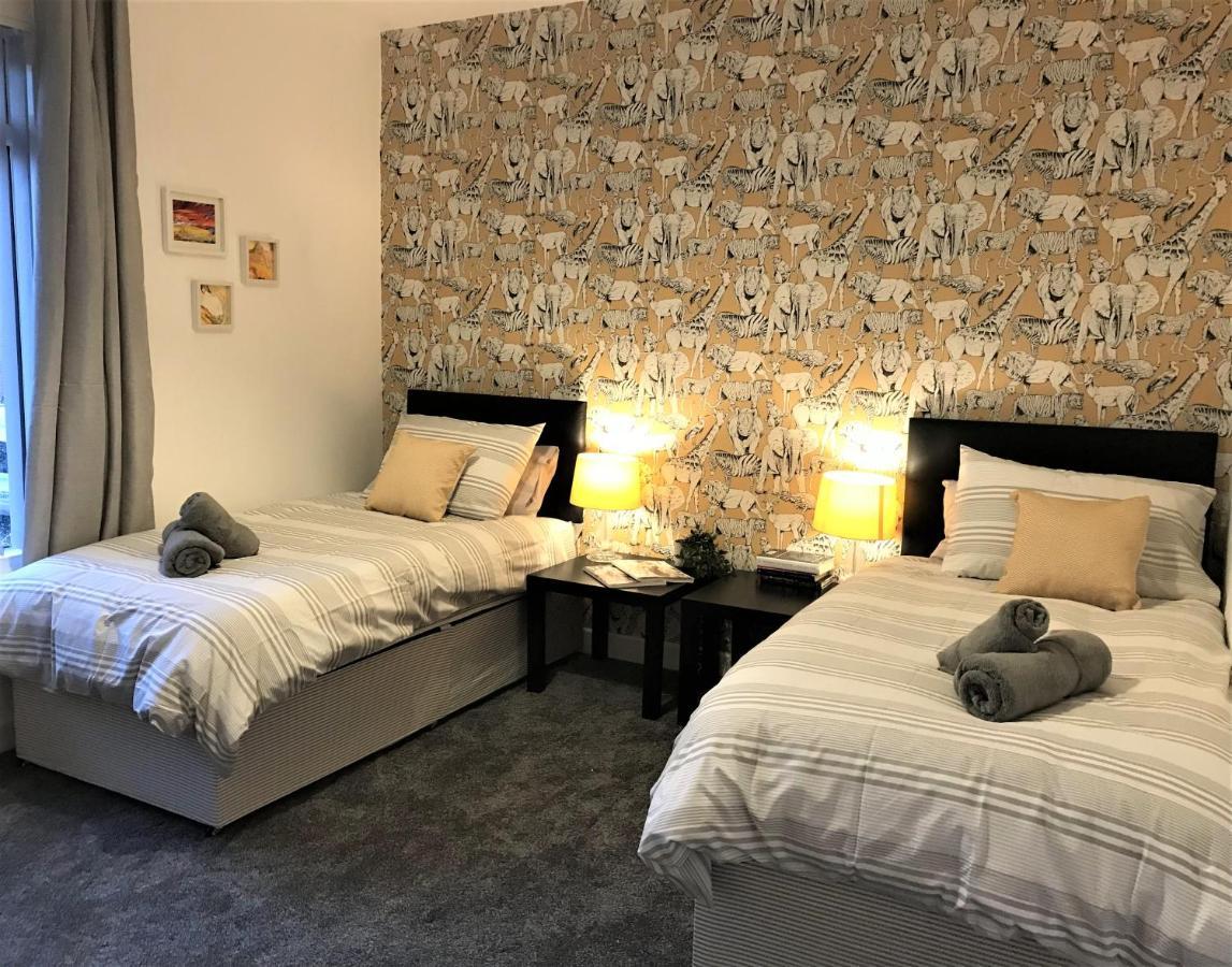 Stylish Modern 3-Bed House Nr Manchester City Ctr ホワイトフィールド エクステリア 写真