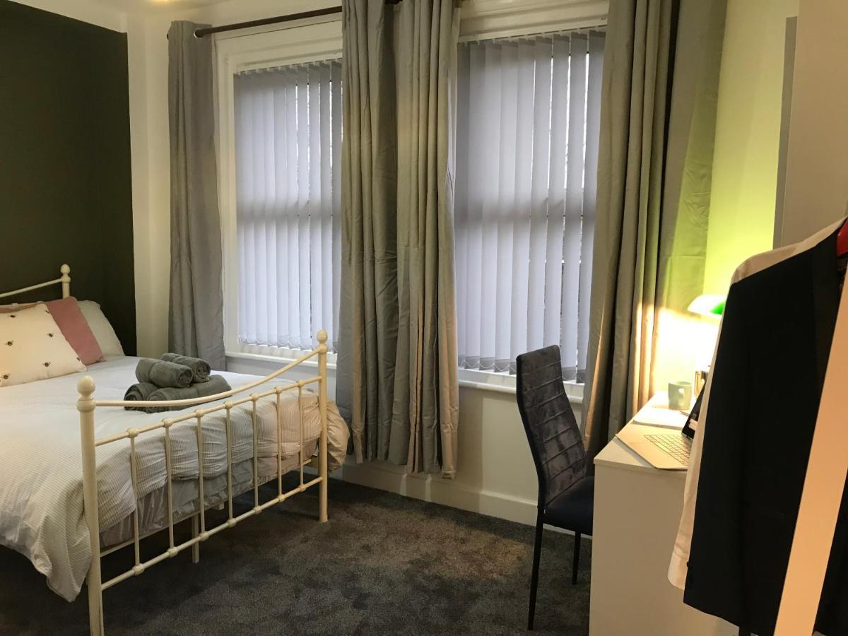 Stylish Modern 3-Bed House Nr Manchester City Ctr ホワイトフィールド エクステリア 写真