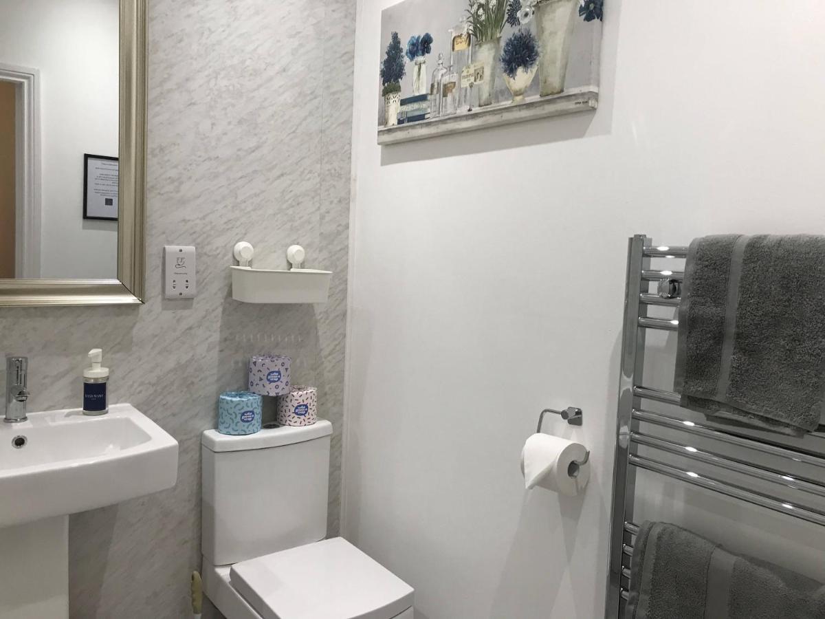 Stylish Modern 3-Bed House Nr Manchester City Ctr ホワイトフィールド エクステリア 写真